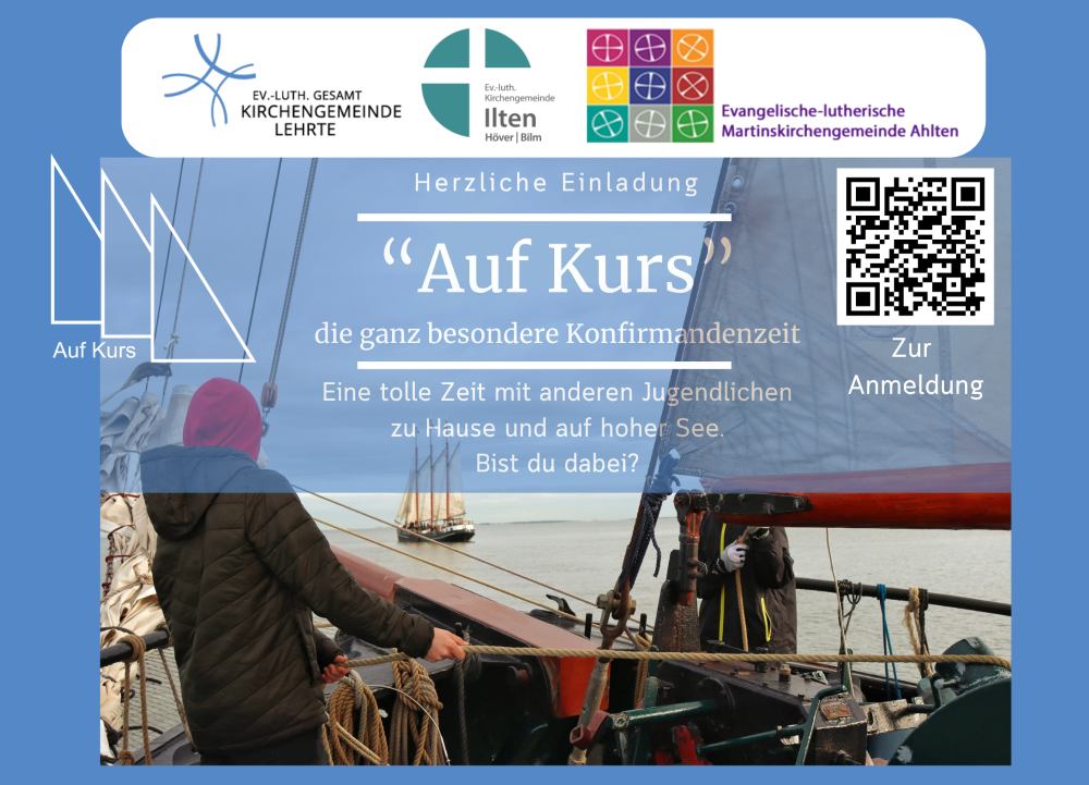 Blaue Postkarte mit Einladungstext und einem Foto vom Deck eines Segelschiffs mit Konfirmanden