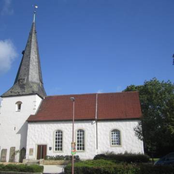 Nikolauskirche im Dorf